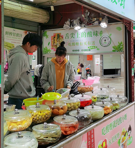 怎样开阳江阳江酸野店？男学员到阳江酸小嘢店学习阳江酸野配方传授