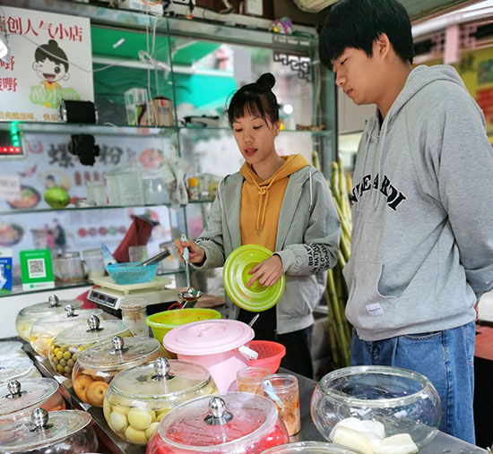 怎样开北海北海酸野店？男学员到北海酸小嘢店学习北海酸野配方传授