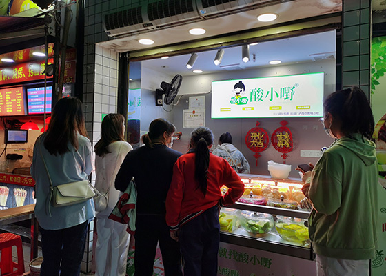 酸小嘢这家水果酸野店生意还是蛮好的