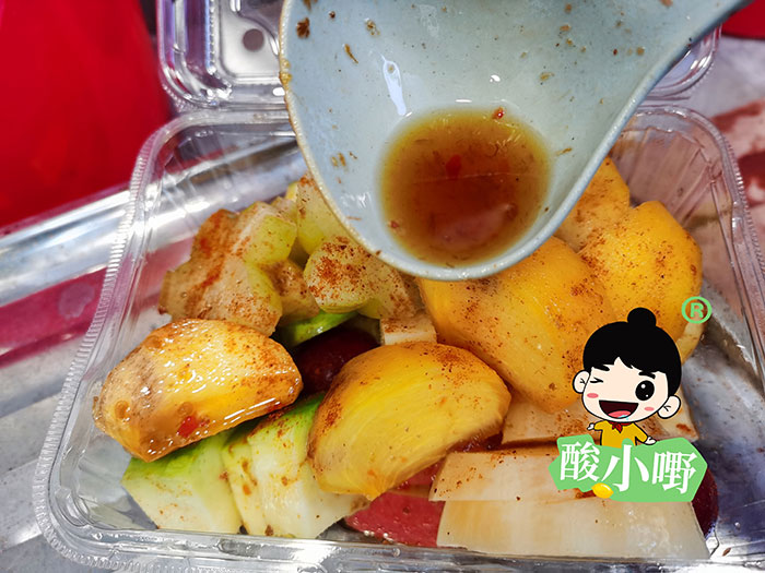 博白芒果酸嘢番石榴酸嘢杨桃红糖鲜果酸嘢混装高清图片